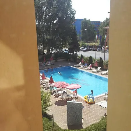 Apartment Aparthotel Kamelia Garden - Official Rental 2*