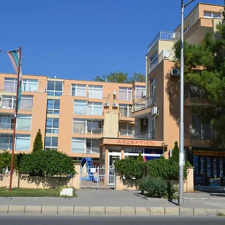Apartment Aparthotel Kamelia Garden - Official Rental 2*